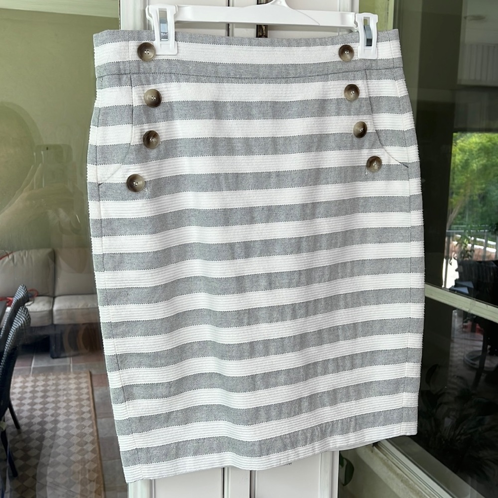 Size 6 Loft Blue and White Pencil Skirt